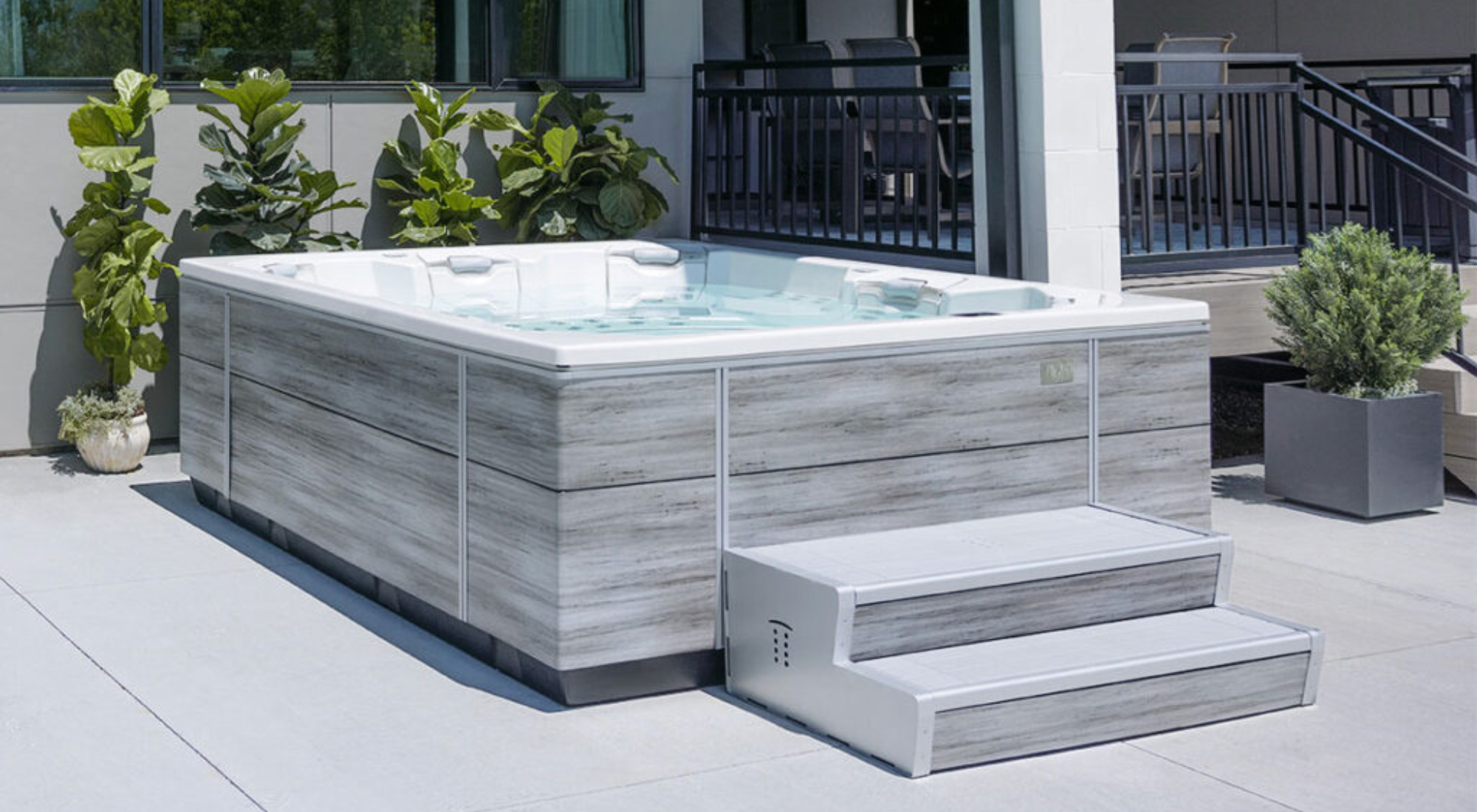 M Series masazine vonia, jacuzzi jusu kiemui arba namams